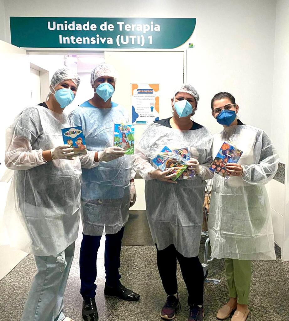 momento-de-fe-do-hecad-pastores-do-projeto-neemias-52-distribuem-biblias-infantis-para-os-pacientes-pediatricos